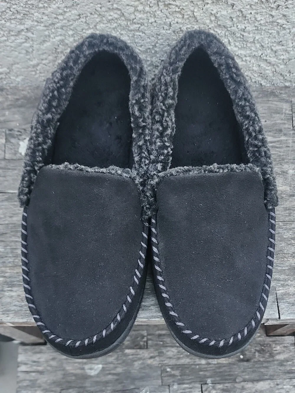 dearfoams Men's Black Slip-On Moccasins with Plush Cuff Size 9